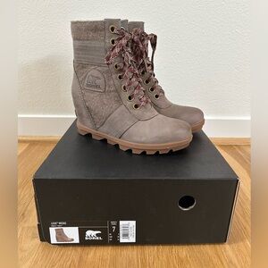 Sorel Gray Lace Up Boots with Rugged Sole